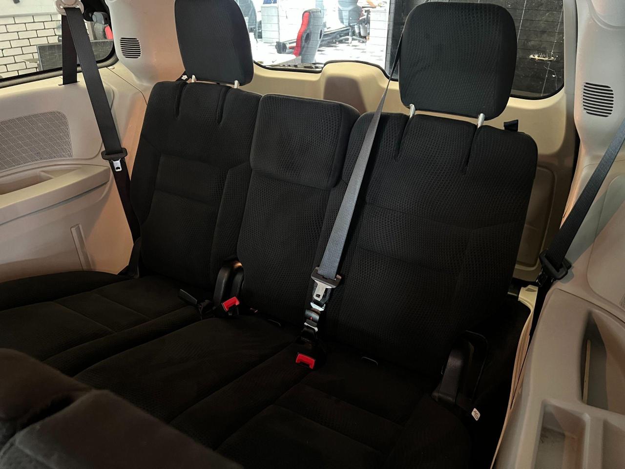 2016 Dodge Grand Caravan SXT Stow & Go+DVD+Camera+Bluetooth+CLEAN CARFAX Photo86