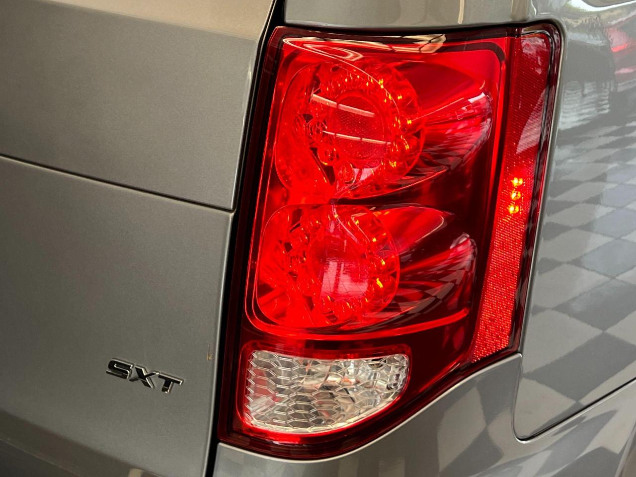 2016 Dodge Grand Caravan SXT Stow & Go+DVD+Camera+Bluetooth+CLEAN CARFAX - Photo #59
