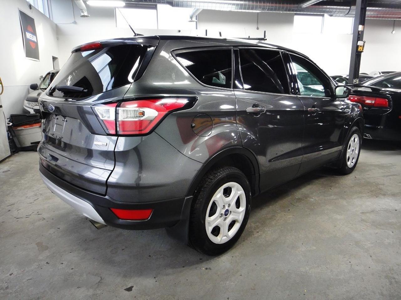 2017 Ford Escape 4WD NO ACCIDENT,BACK CAM Photo3