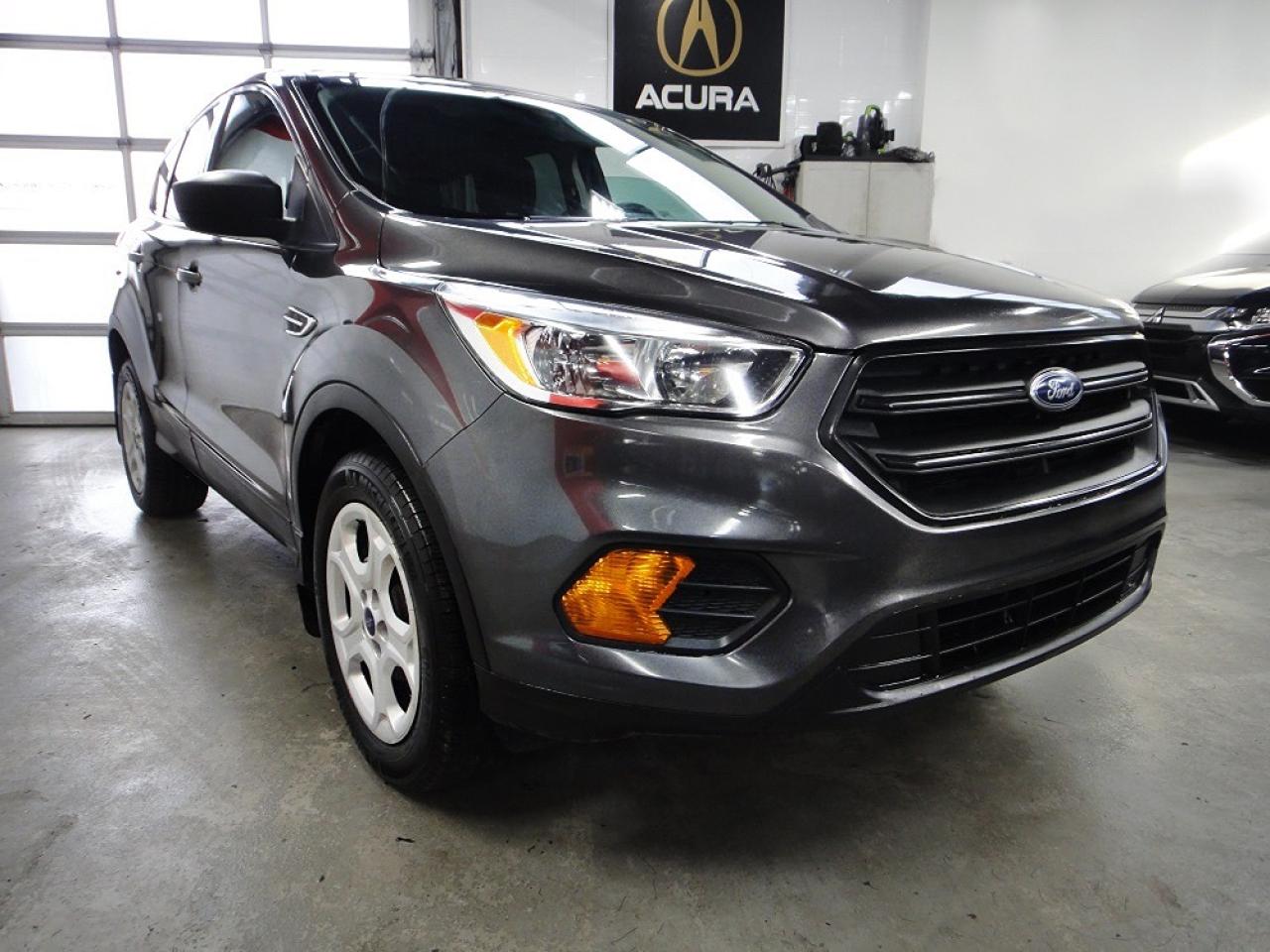 2017 Ford Escape 4WD NO ACCIDENT,BACK CAM - Photo #1