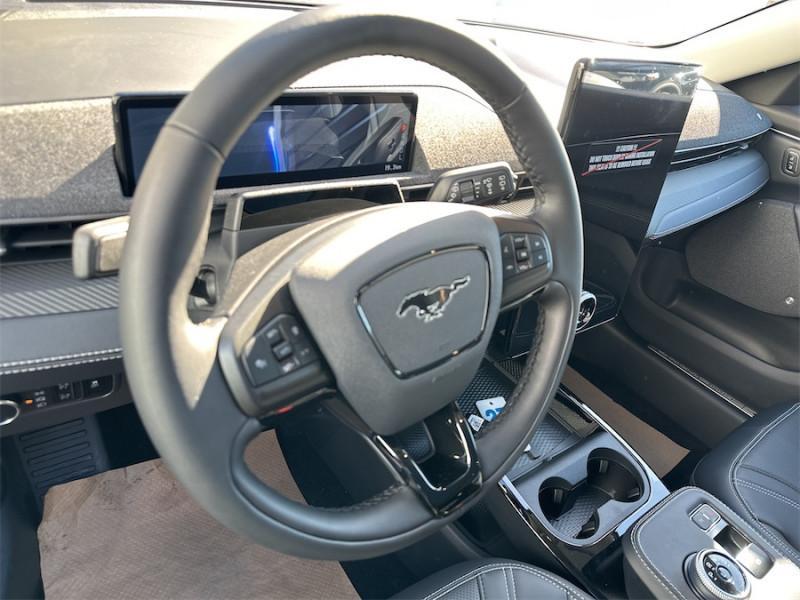2023 Ford Mustang Mach-E Premium AWD Photo5