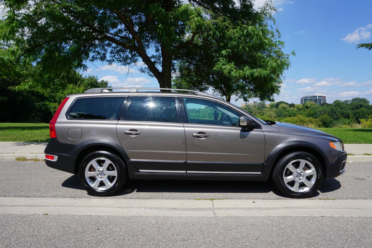 2010 Volvo XC70 1 OWNER / T6 AWD / DEALER SERVICED / IMMACULATE Photo4