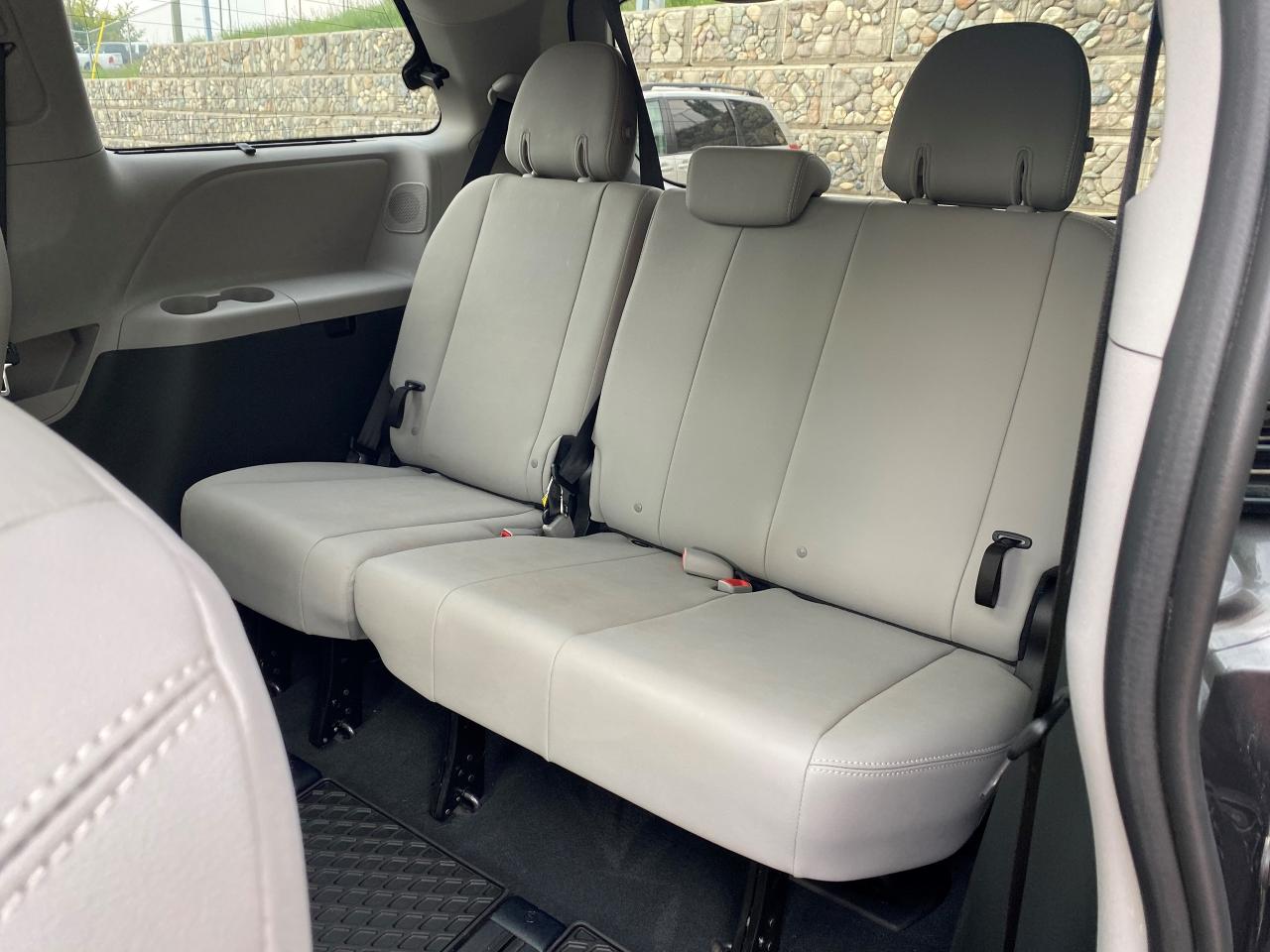 2020 Toyota Sienna XLE Limited Photo