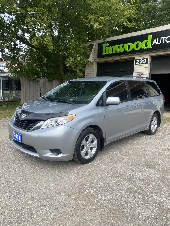 2011 Toyota Sienna 5dr V6 LE 7-Pass FWD Mobility