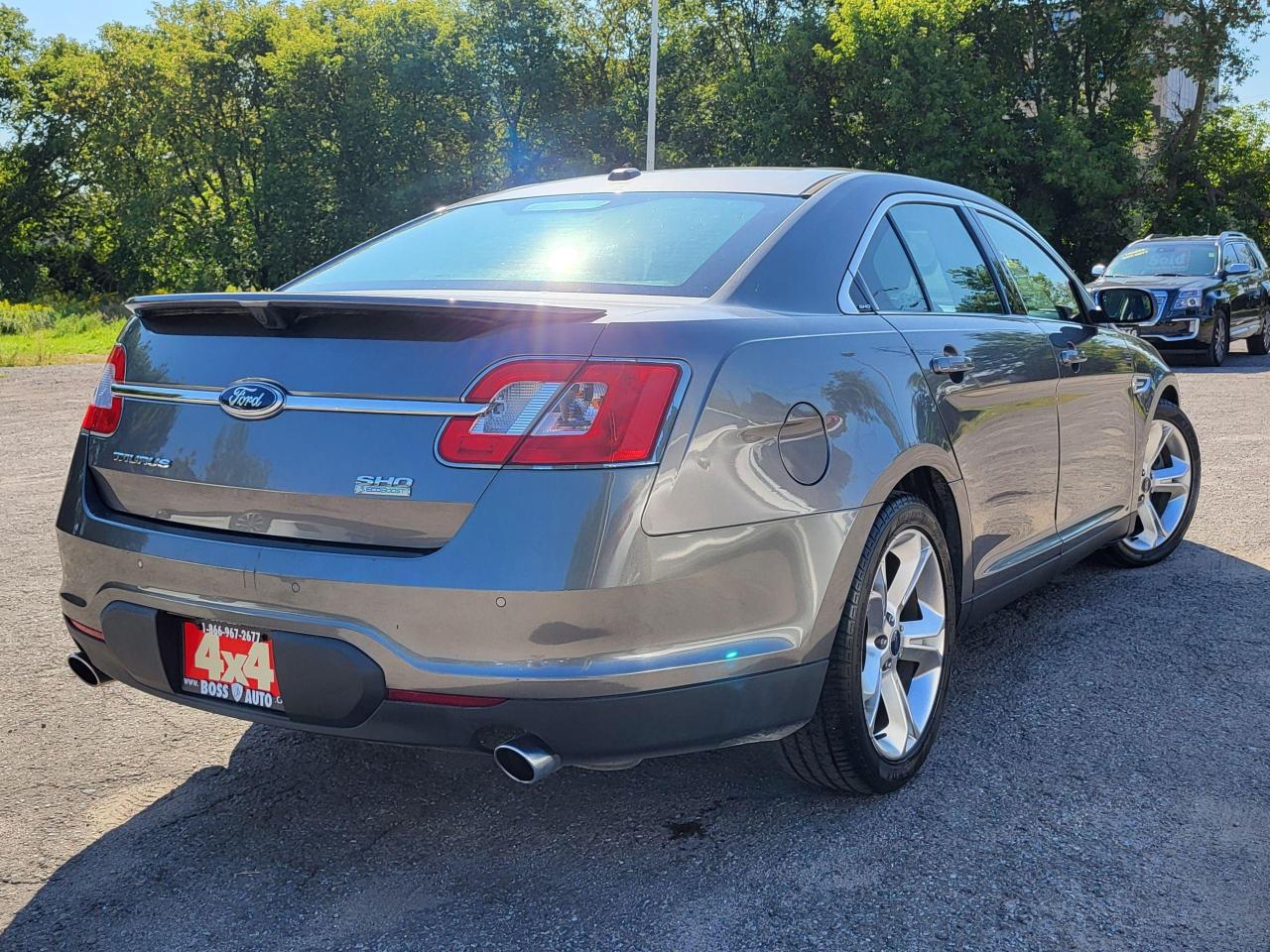 2011 Ford Taurus SHO AWD Photo4