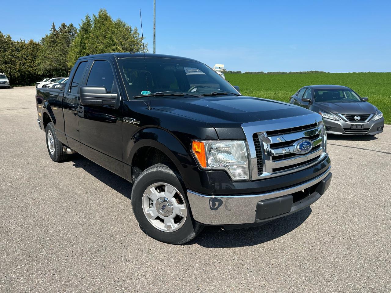 2011 Ford F-150 XLT - Photo #2