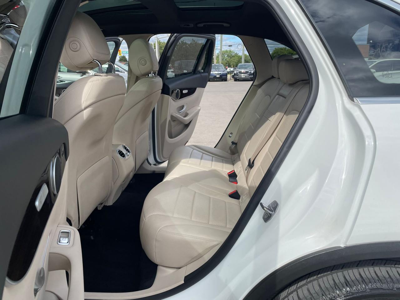 2018 Mercedes-Benz GL-Class GLC 300 4MATIC NO ACCIDENT NAVIGATION PANORAMIC - Photo #12
