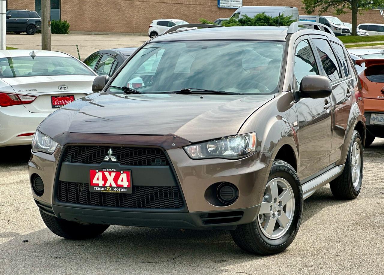 2011 Mitsubishi Outlander  - Photo #1