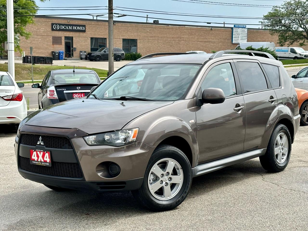 2011 Mitsubishi Outlander  - Photo #2
