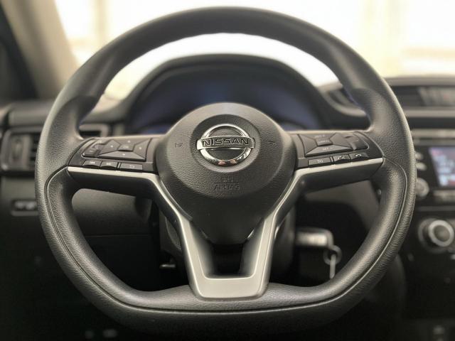 2017 Nissan Rogue SV 2WD Photo11