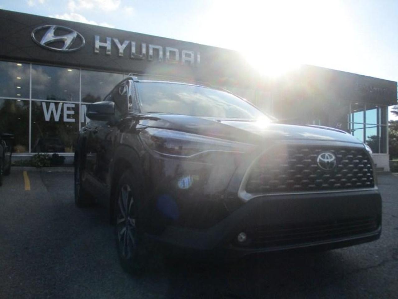 Used 2022 Toyota Corolla Cross XLE AWD for sale in Ottawa, ON