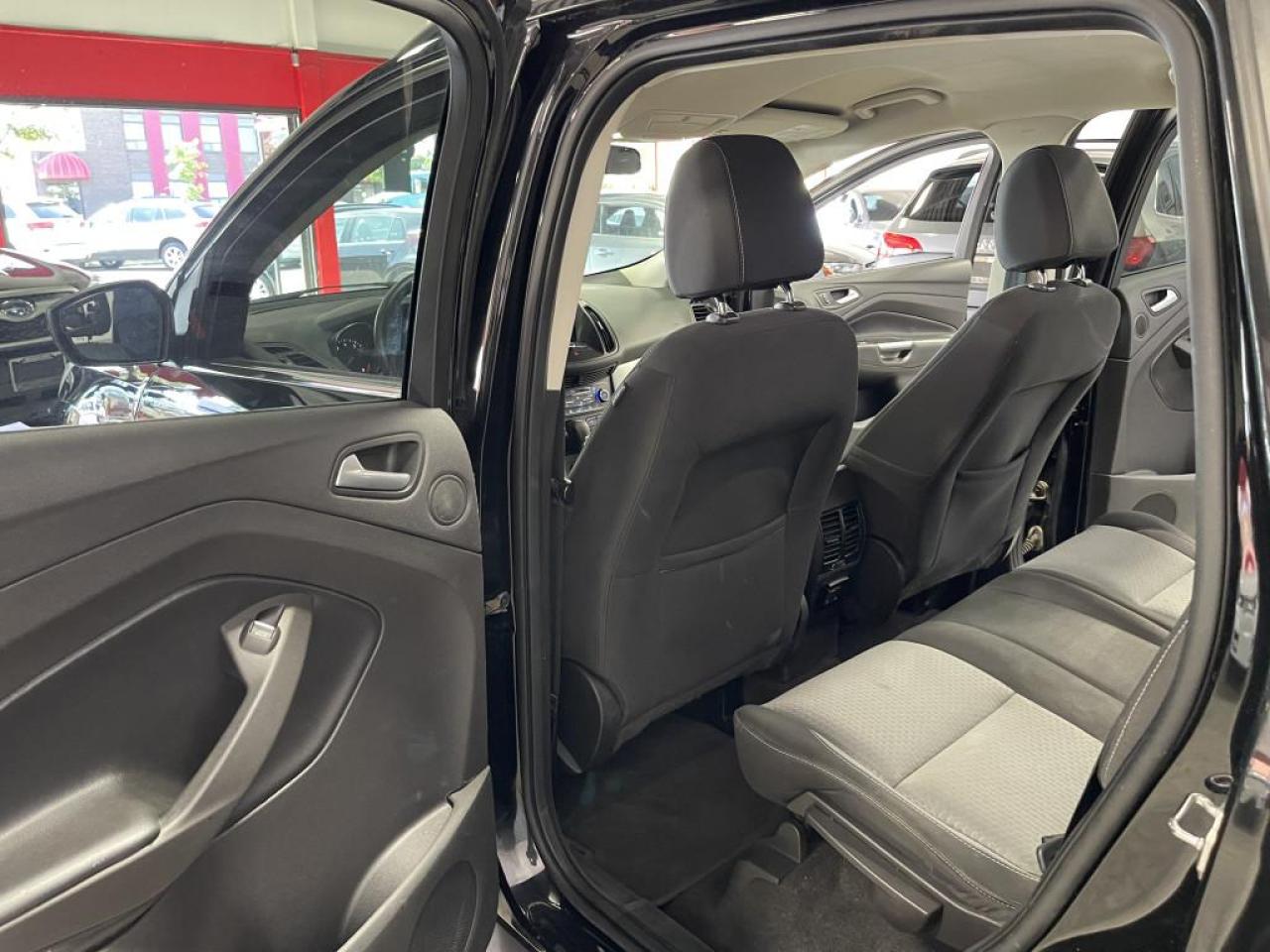 2017 Ford Escape LED LIGHTS/BLUETOOTH/NAVIGATION/BACKUP CAMERA/NO ACCIDENTS! Photo3