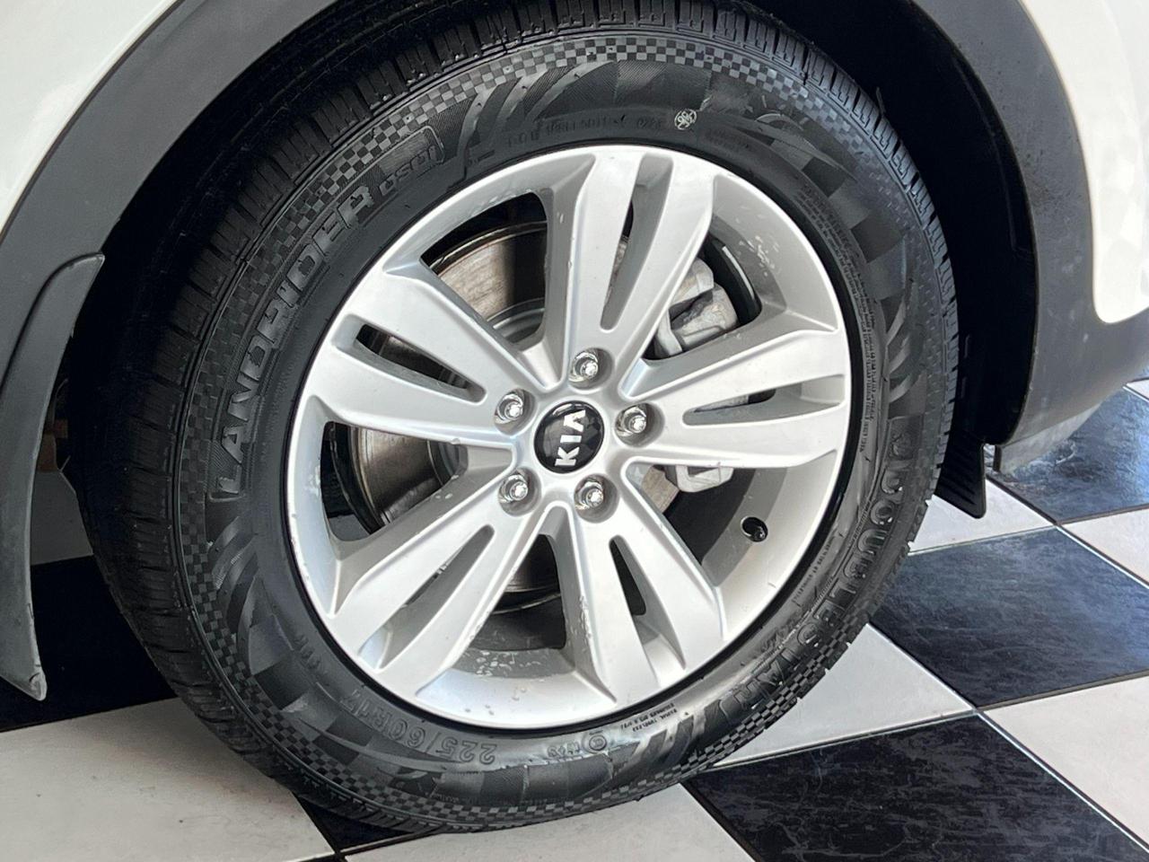 2018 Kia Sportage LX+New Tires+Brakes+Camera+HeatedSeats+CLEANCARFAX Photo57