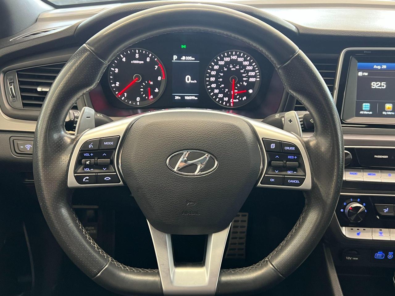 2019 Hyundai Sonata Essential SPORT+Roof+Leather+NewBrakes+CLEANCARFAX - Photo #9