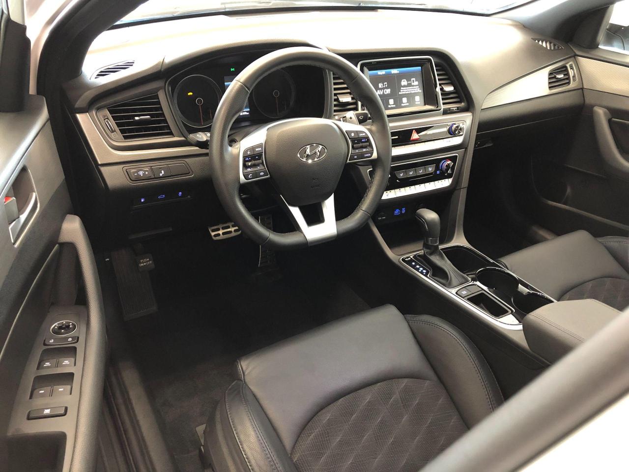2019 Hyundai Sonata Essential SPORT+Roof+Leather+NewBrakes+CLEANCARFAX Photo83
