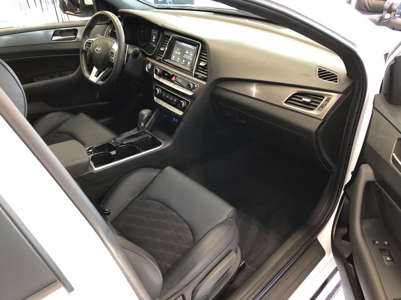 2019 Hyundai Sonata Essential SPORT+Roof+Leather+NewBrakes+CLEANCARFAX - Photo #22