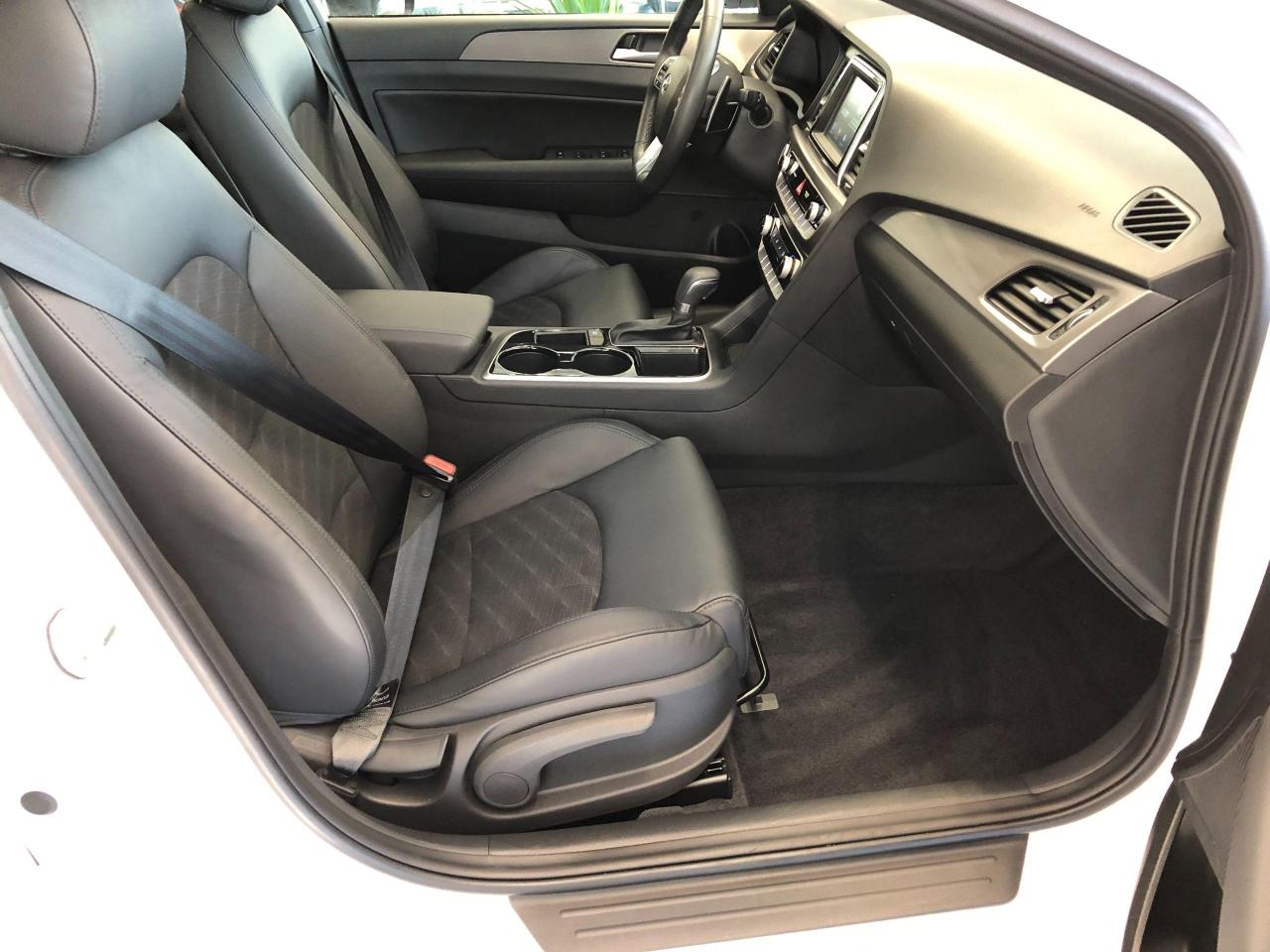 2019 Hyundai Sonata Essential SPORT+Roof+Leather+NewBrakes+CLEANCARFAX - Photo #23
