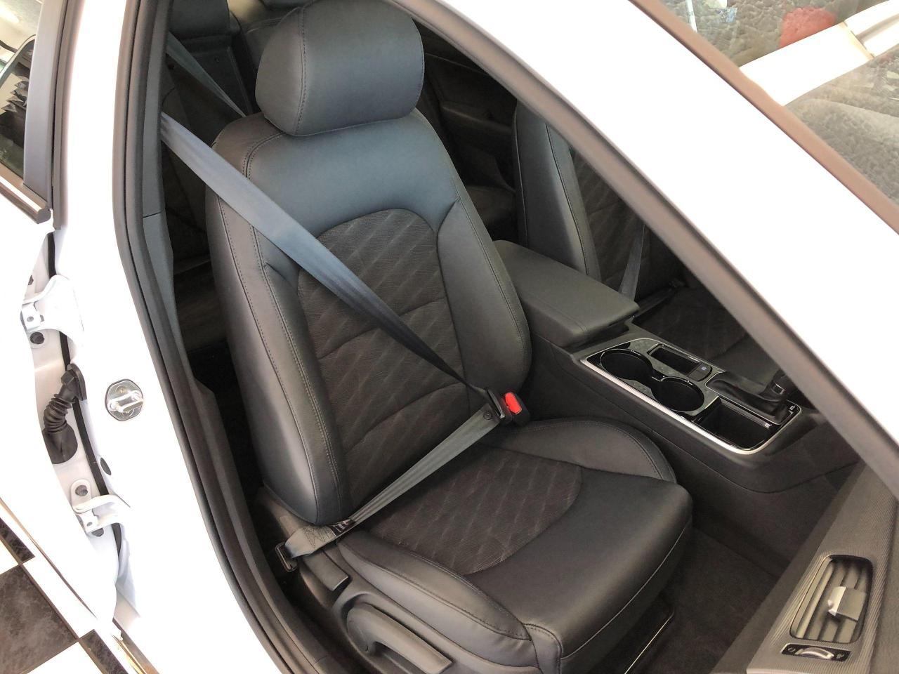 2019 Hyundai Sonata Essential SPORT+Roof+Leather+NewBrakes+CLEANCARFAX - Photo #24