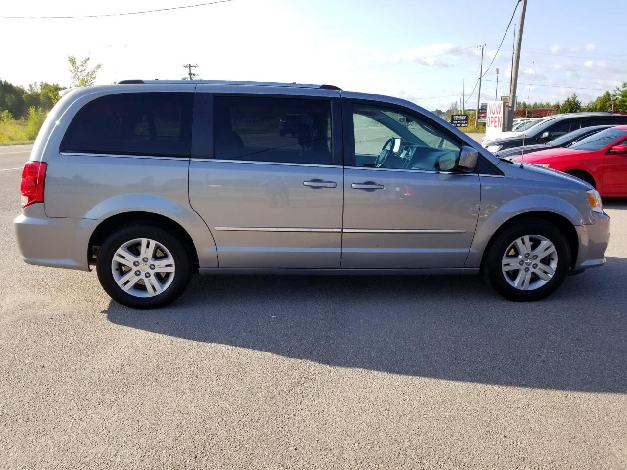 2016 Dodge Grand Caravan Crew - Photo #8