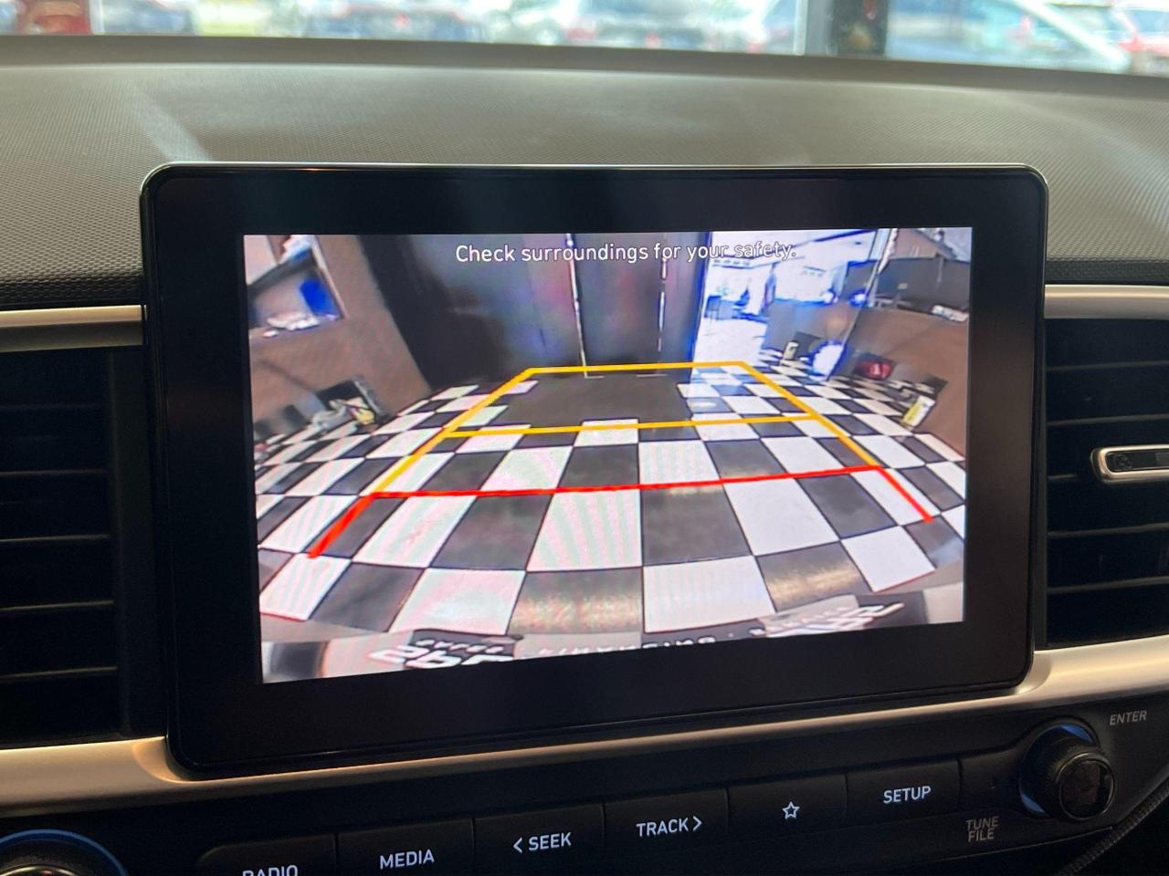 2022 Hyundai Venue Essential+ApplePlay+Camera+HeatedSeats+CleanCarfax - Photo #12