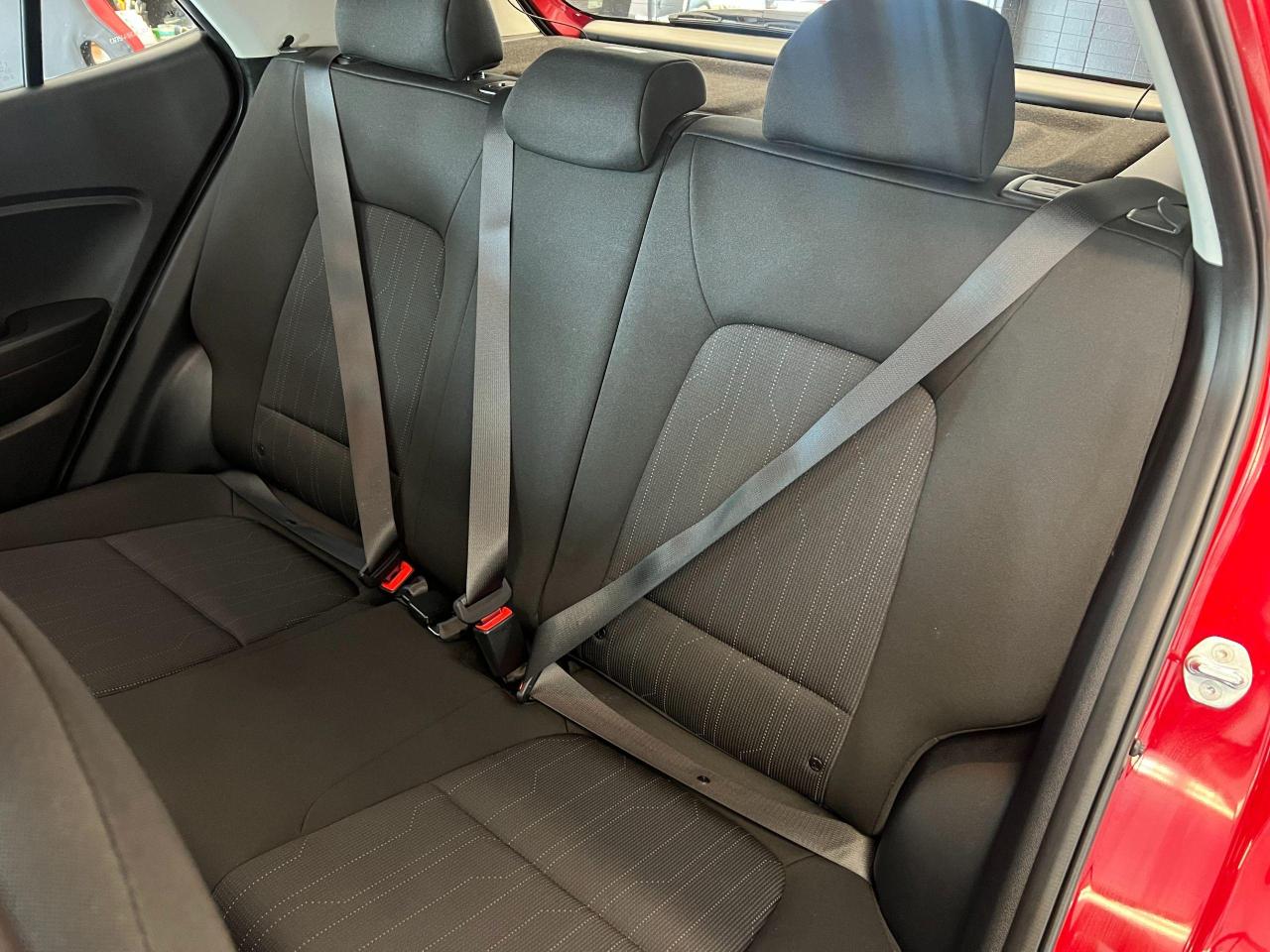 2022 Hyundai Venue Essential+ApplePlay+Camera+HeatedSeats+CleanCarfax Photo90