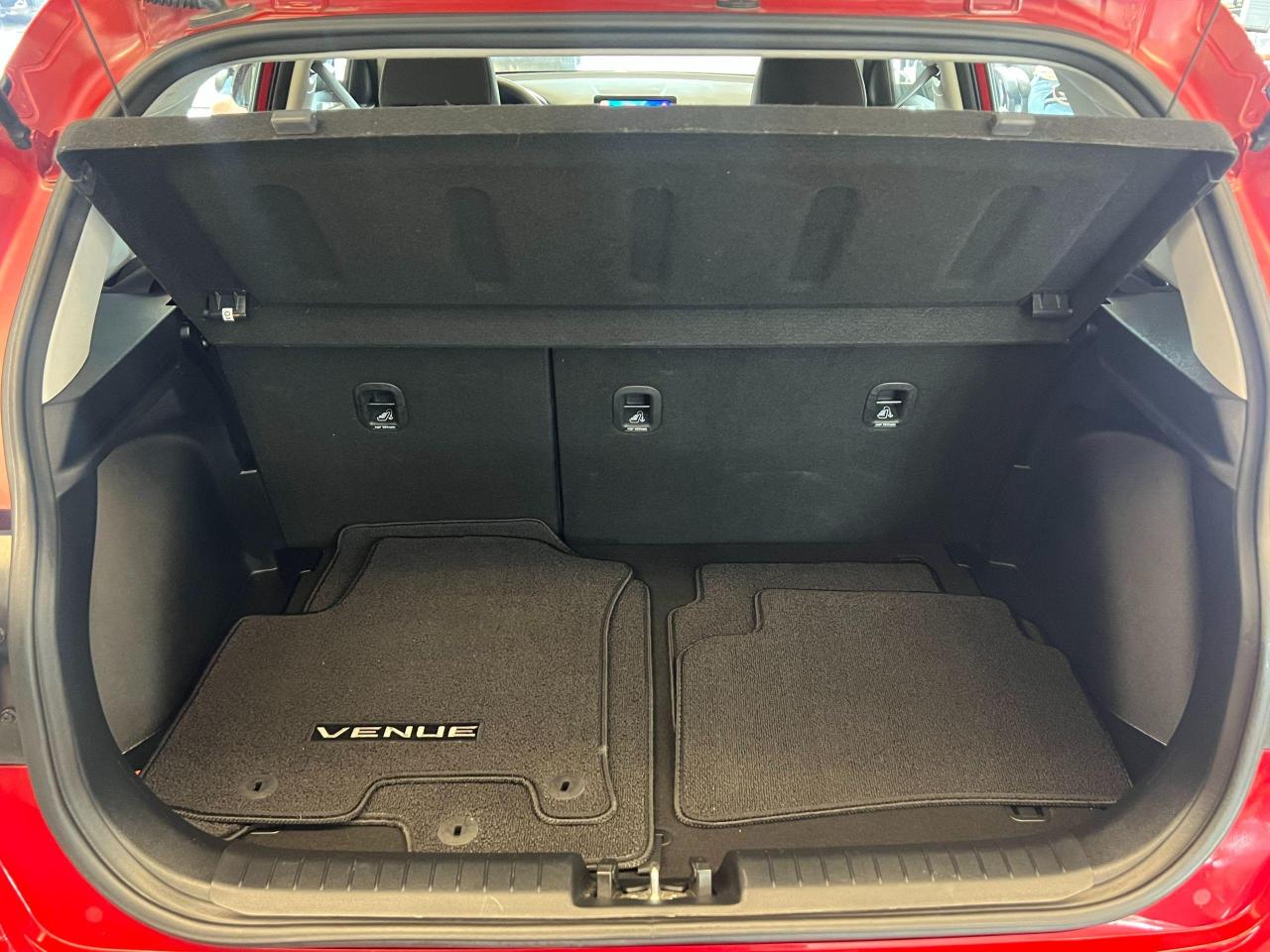 2022 Hyundai Venue Essential+ApplePlay+Camera+HeatedSeats+CleanCarfax - Photo #26