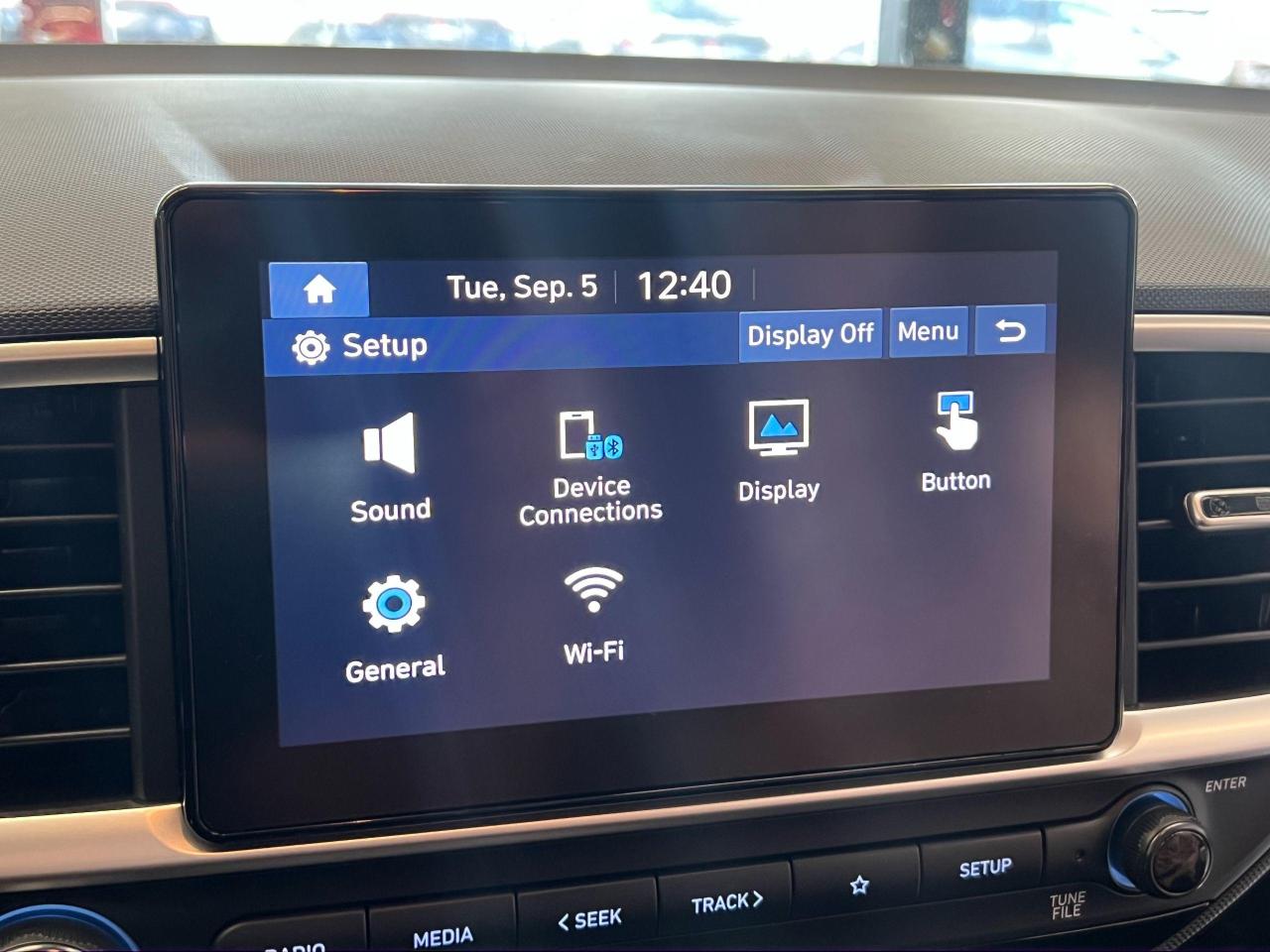 2022 Hyundai Venue Essential+ApplePlay+Camera+HeatedSeats+CleanCarfax - Photo #34