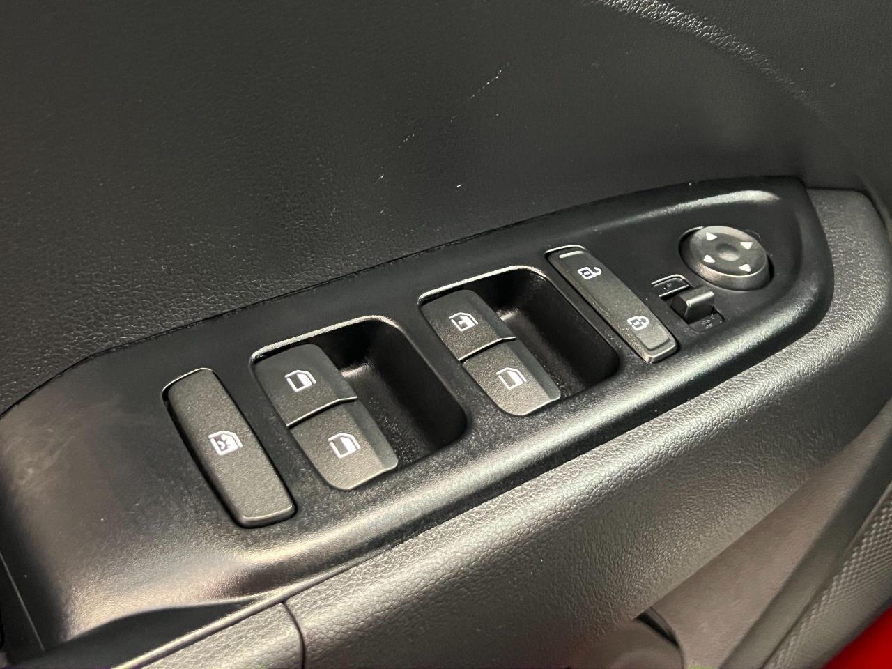 2022 Hyundai Venue Essential+ApplePlay+Camera+HeatedSeats+CleanCarfax - Photo #50