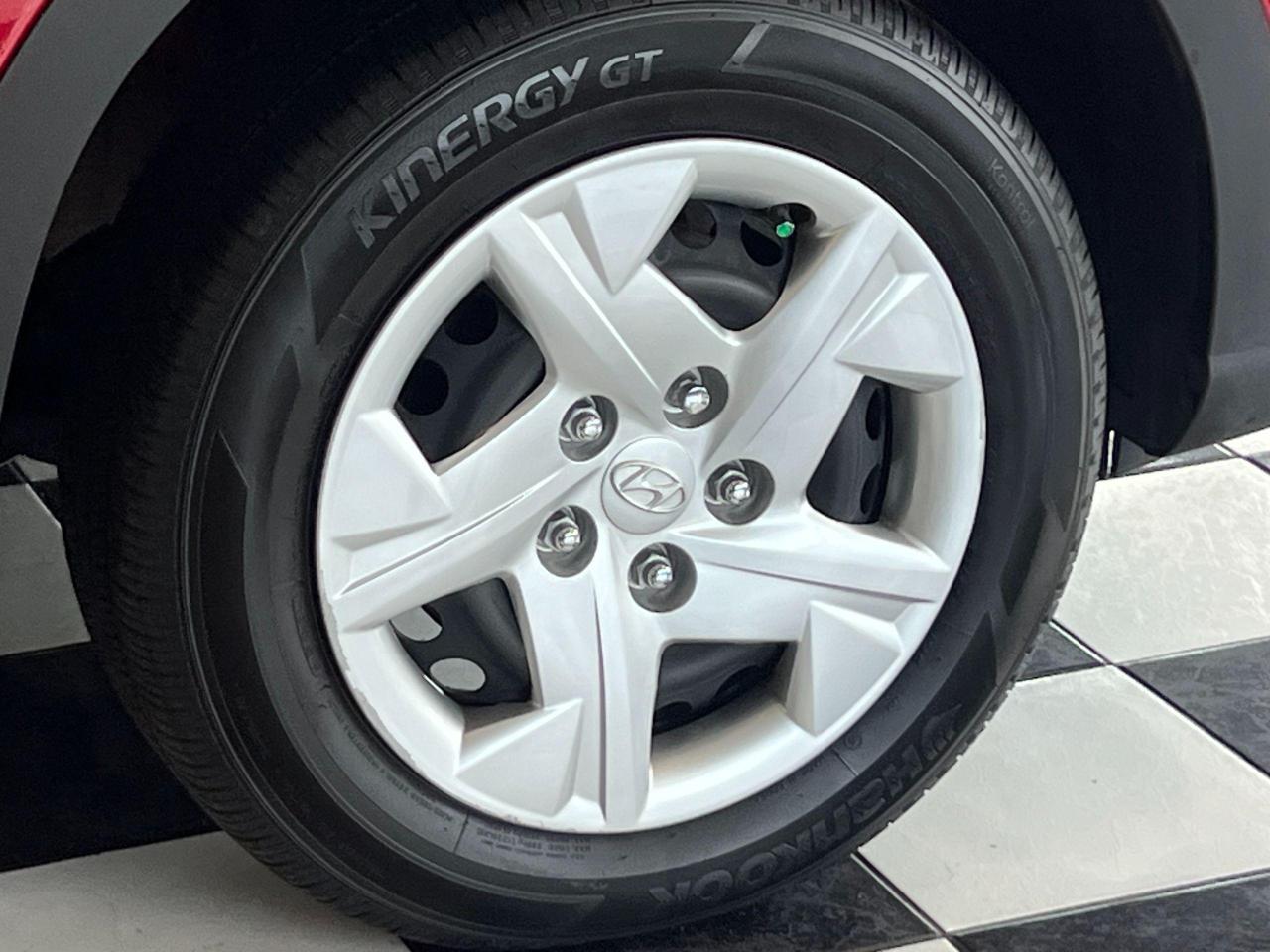 2022 Hyundai Venue Essential+ApplePlay+Camera+HeatedSeats+CleanCarfax - Photo #56