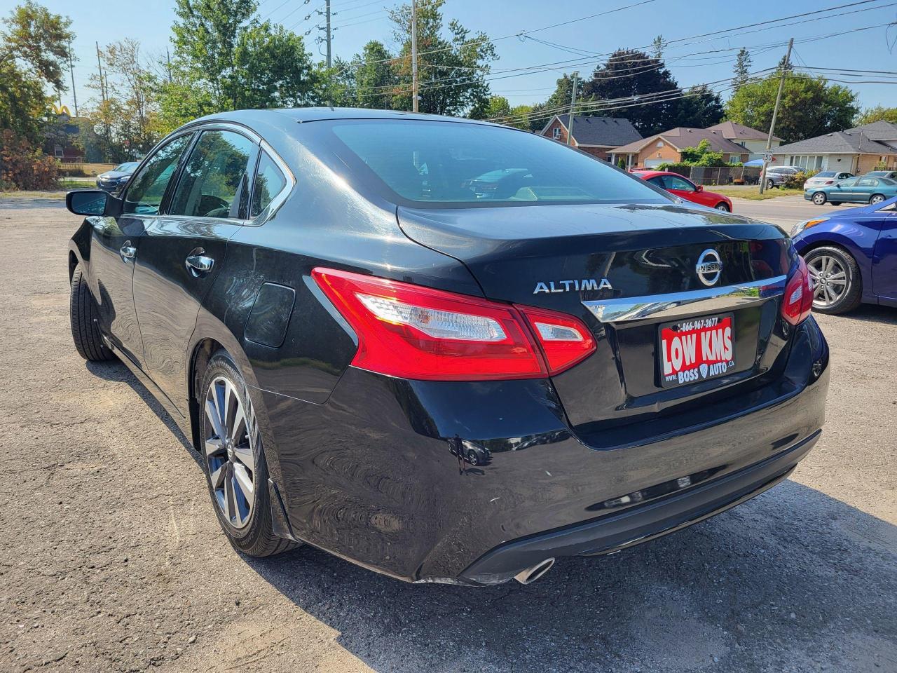 2016 Nissan Altima 2.5 SV Photo2