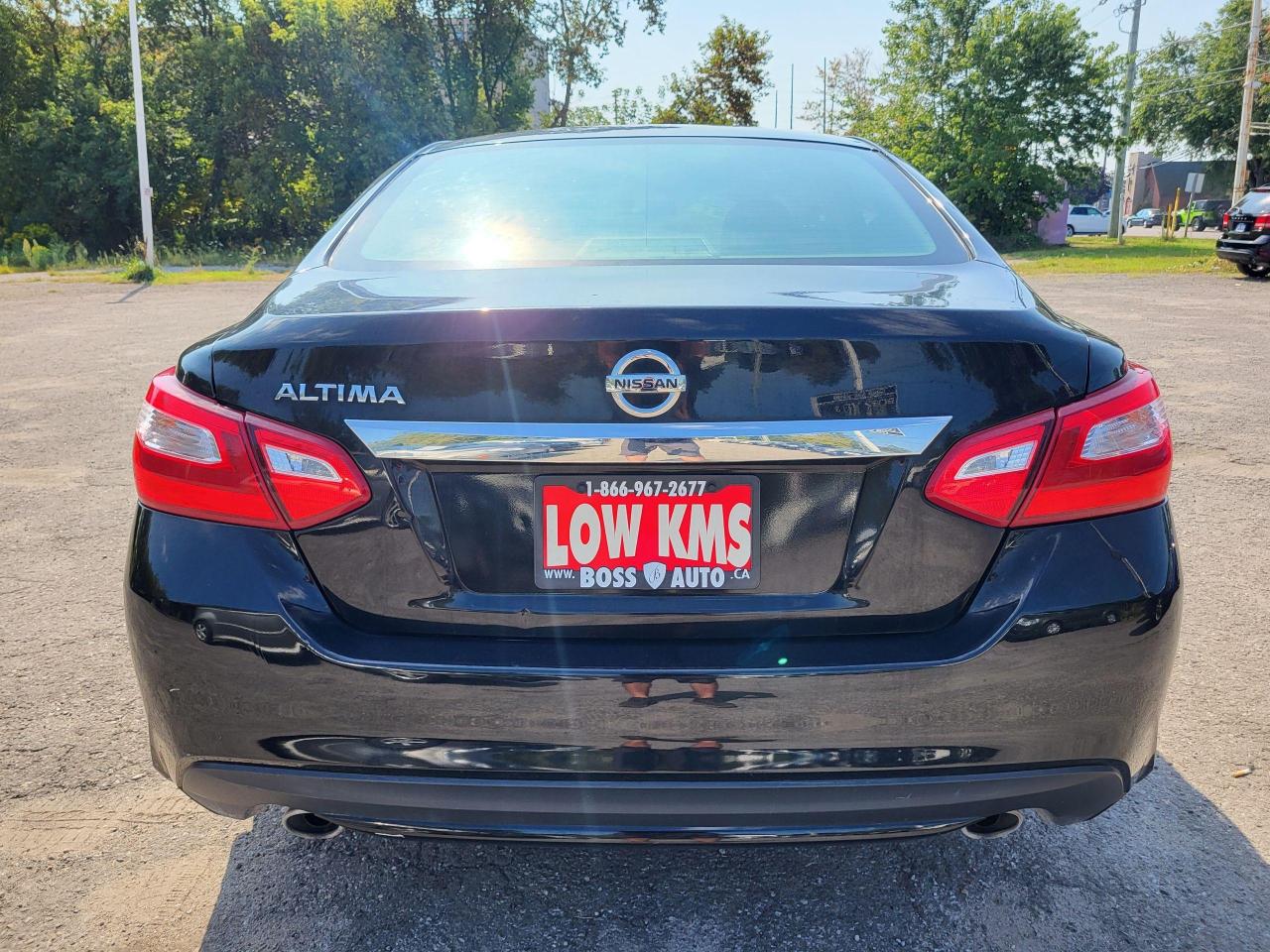 2016 Nissan Altima 2.5 SV Photo3