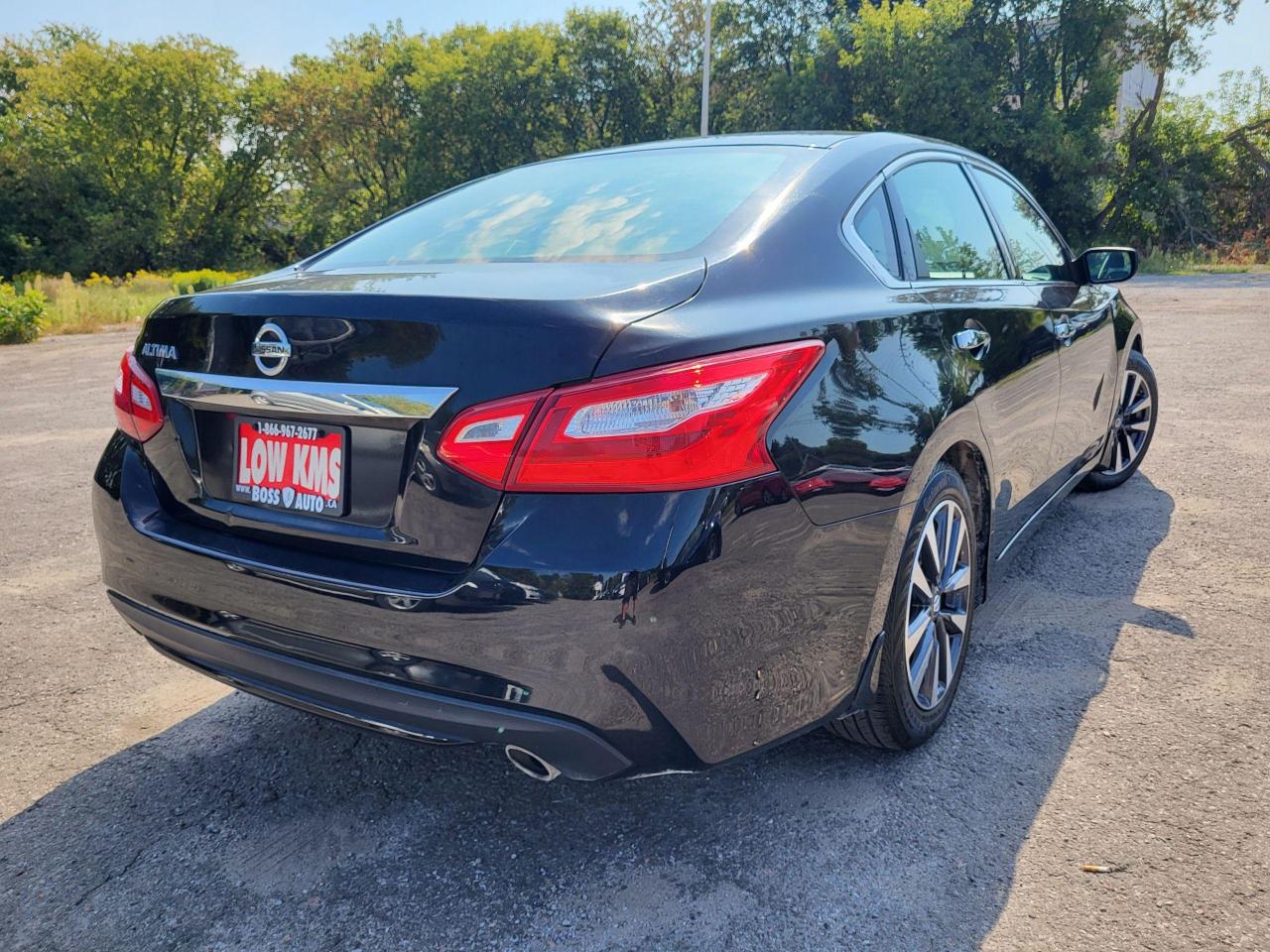 2016 Nissan Altima 2.5 SV Photo4