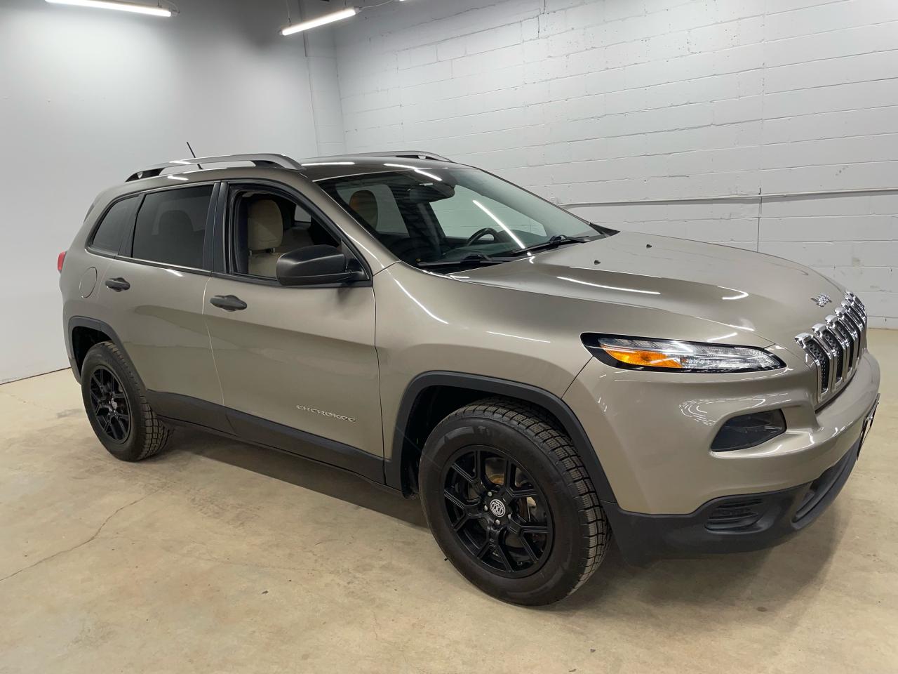 2016 Jeep Cherokee Sport Photo22