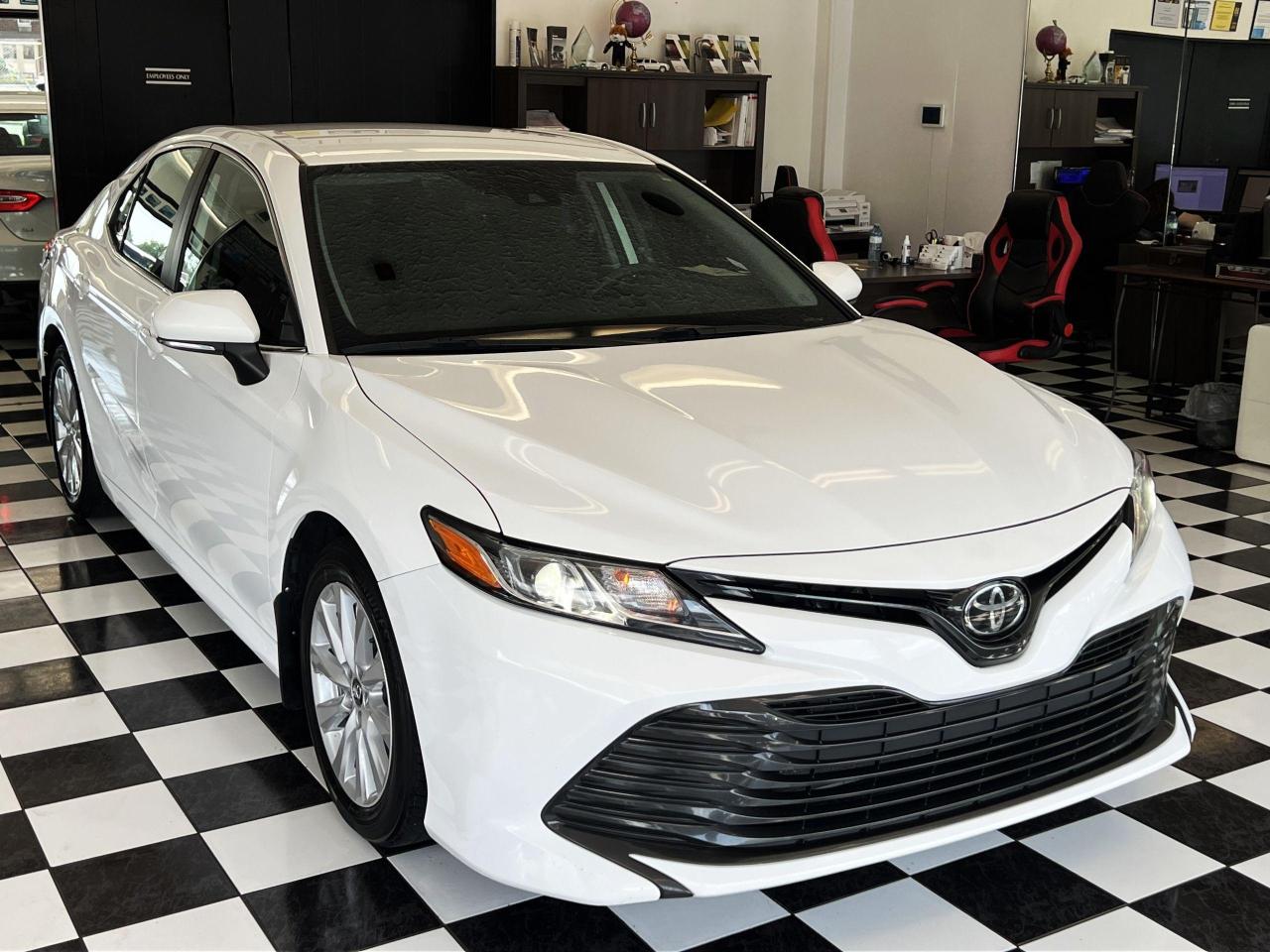 2019 Toyota Camry LE+New Brakes+Camera+ApplePlay+CLEAN CARFAX - Photo #5