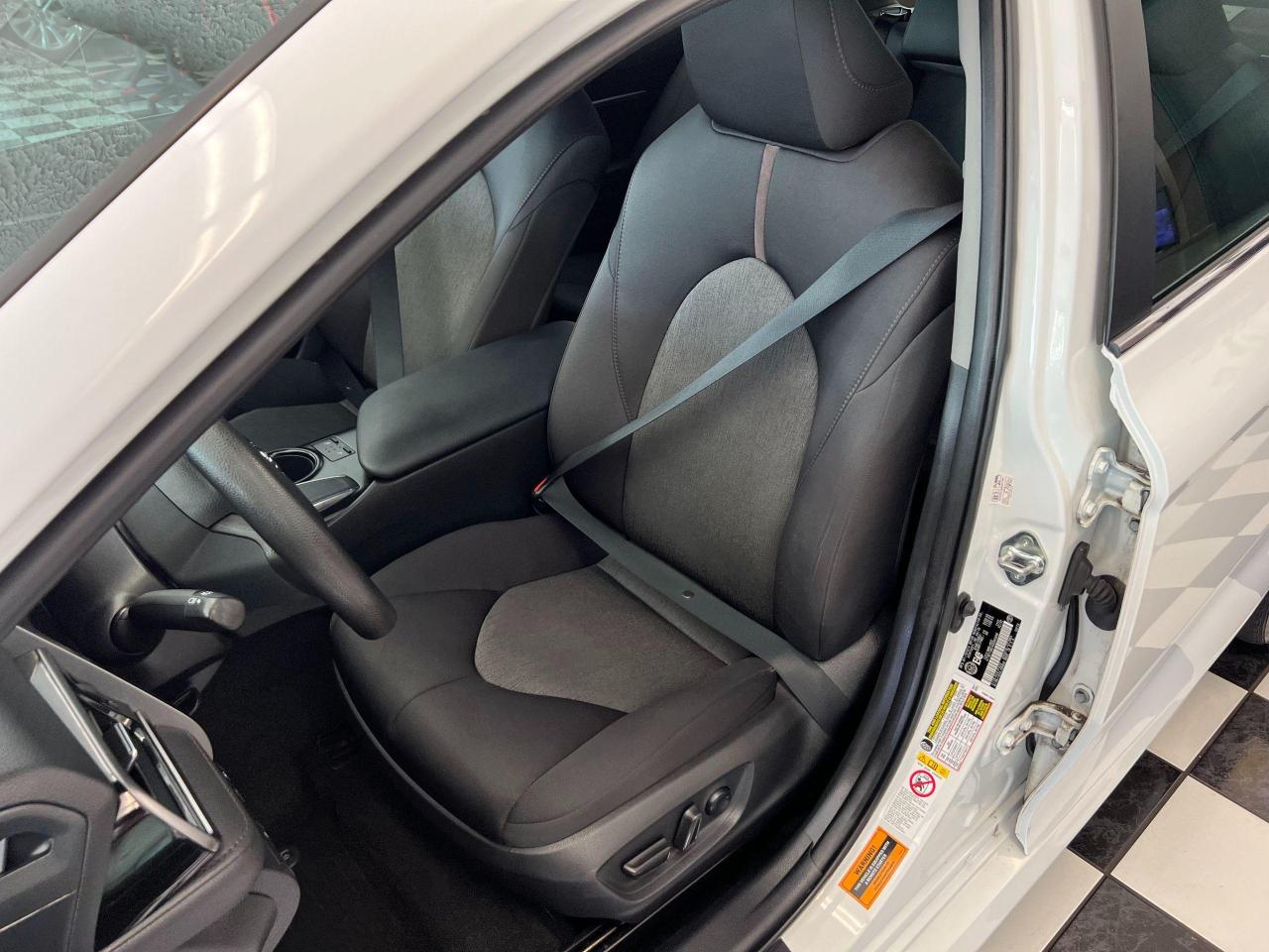 2019 Toyota Camry LE+New Brakes+Camera+ApplePlay+CLEAN CARFAX - Photo #20