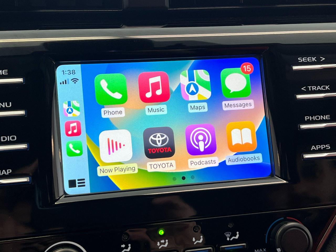 2019 Toyota Camry LE+New Brakes+Camera+ApplePlay+CLEAN CARFAX - Photo #28