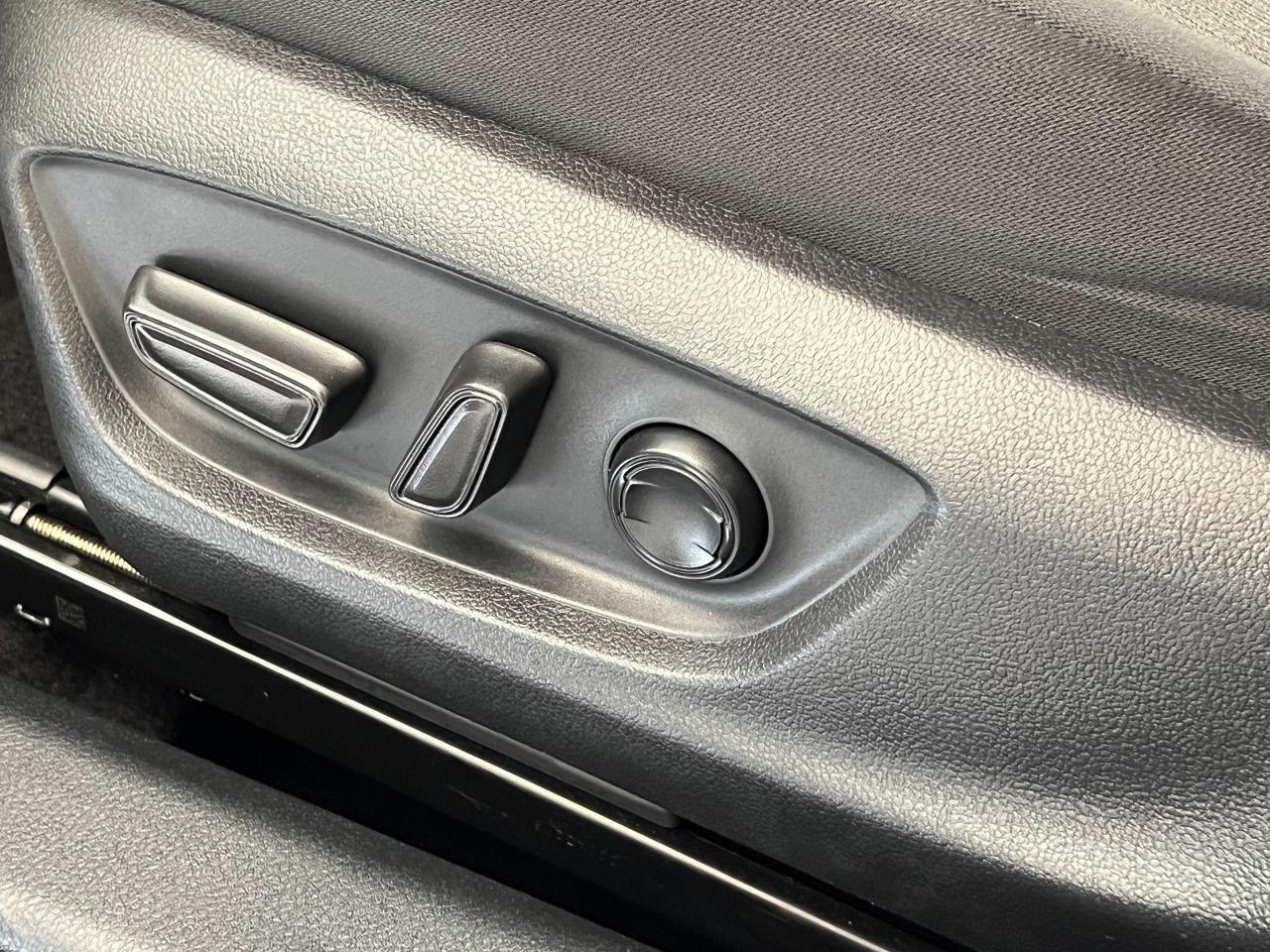 2019 Toyota Camry LE+New Brakes+Camera+ApplePlay+CLEAN CARFAX - Photo #48