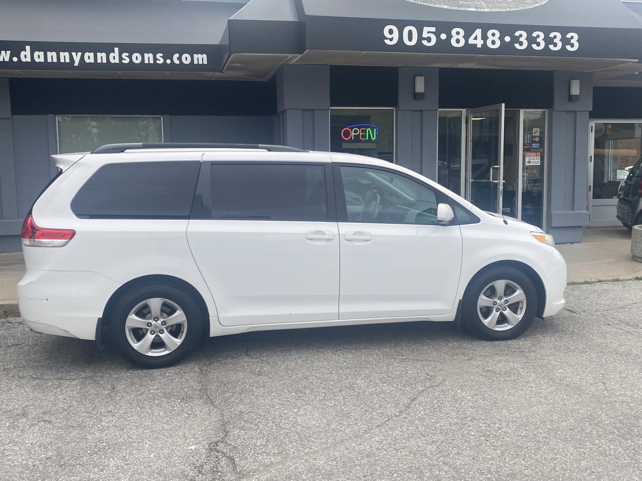 2011 Toyota Sienna 5DR V6 LE 8-PASS FWD