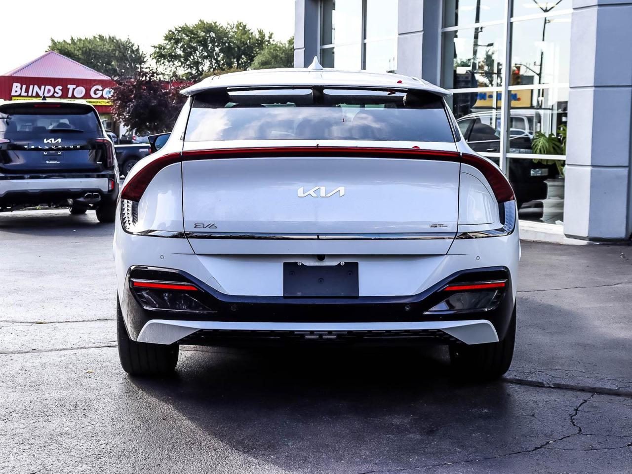 2023 Kia EV6 LONG RANGE W/GT-LINE PKG 2 | LOW KMS! | NO ACCIDENT | 406 KMS RANGE AWD | LEATHER | SUNROOF | NAV | Photo3