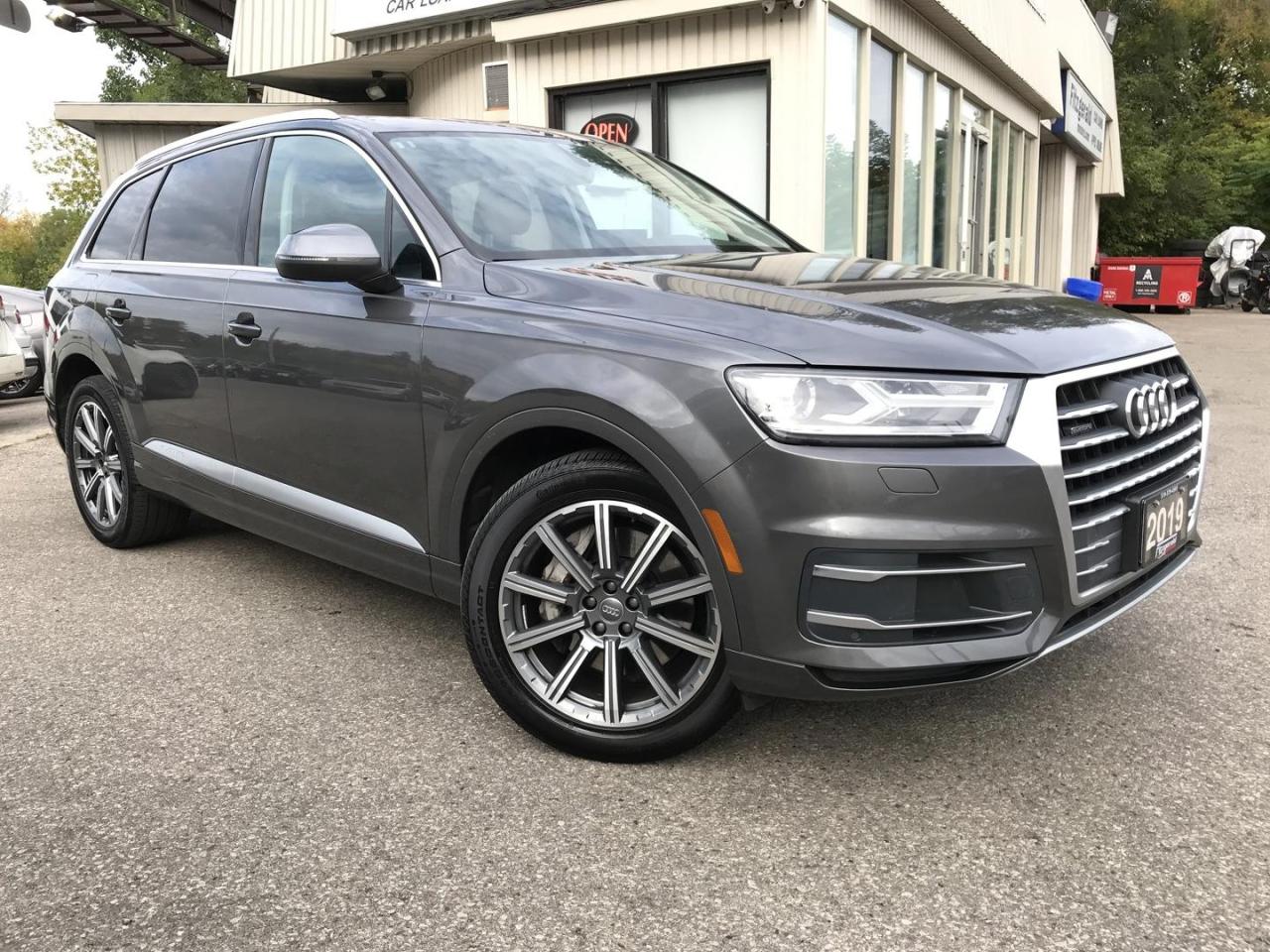 Used 2019 Audi Q7 3.0 Komfort Quattro - LEATHER! NAV! BACK-UP CAM! 7 PASS! CAR PLAY! for sale in Kitchener, ON