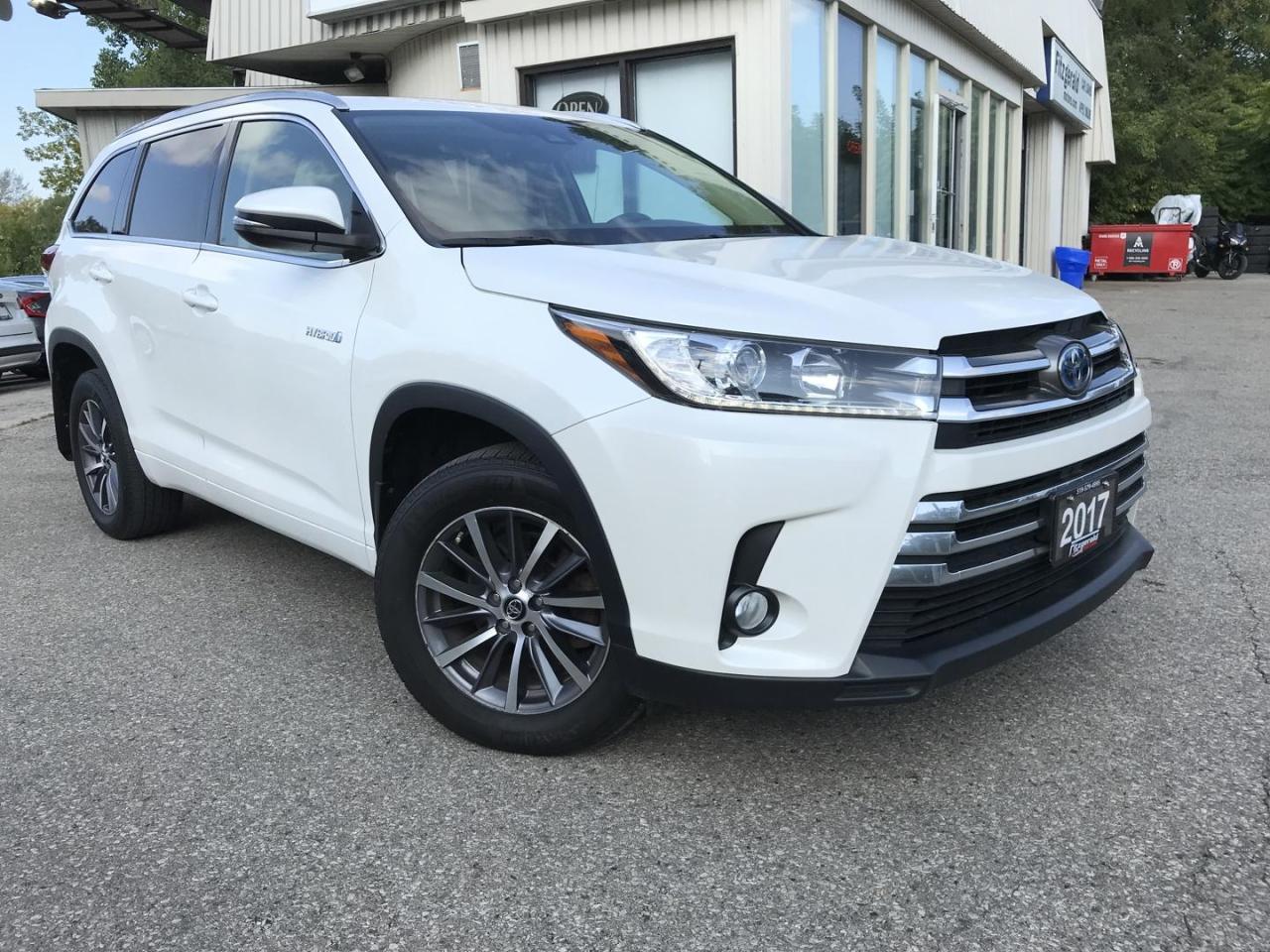 Used 2017 Toyota Highlander HYBRID XLE AWD - LEATHER! NAV! BACK-UP CAM! BSM! 8 PASS! for sale in Kitchener, ON