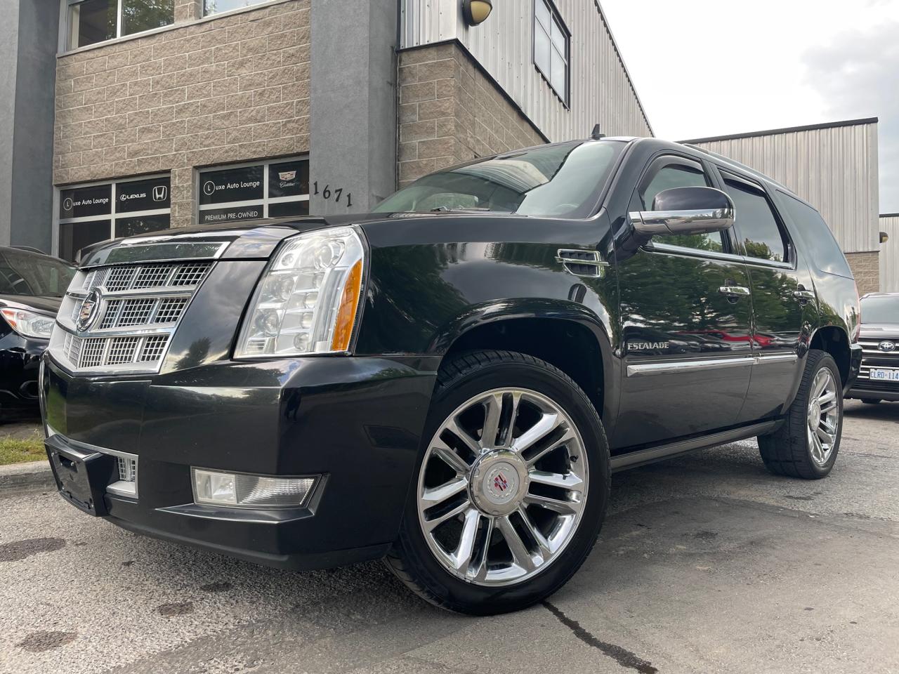 2012 Cadillac Escalade PLATINUM!! LEATHER, SUNROOF, HEATED/COOLED SEATS!