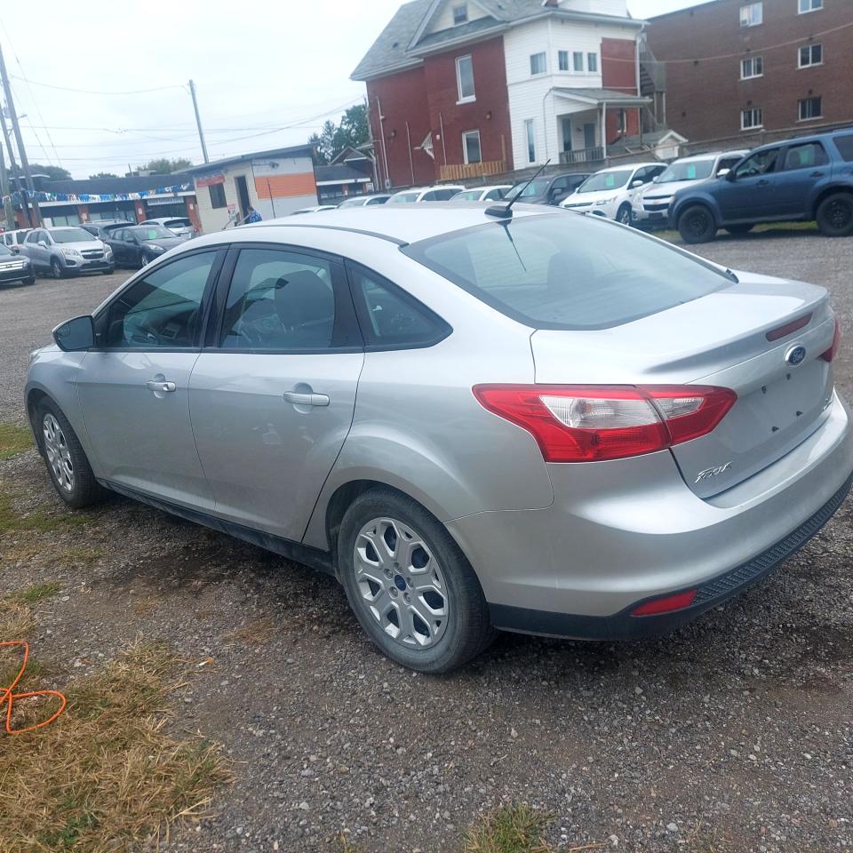 2013 Ford Focus 4DR SDN SE Photo2