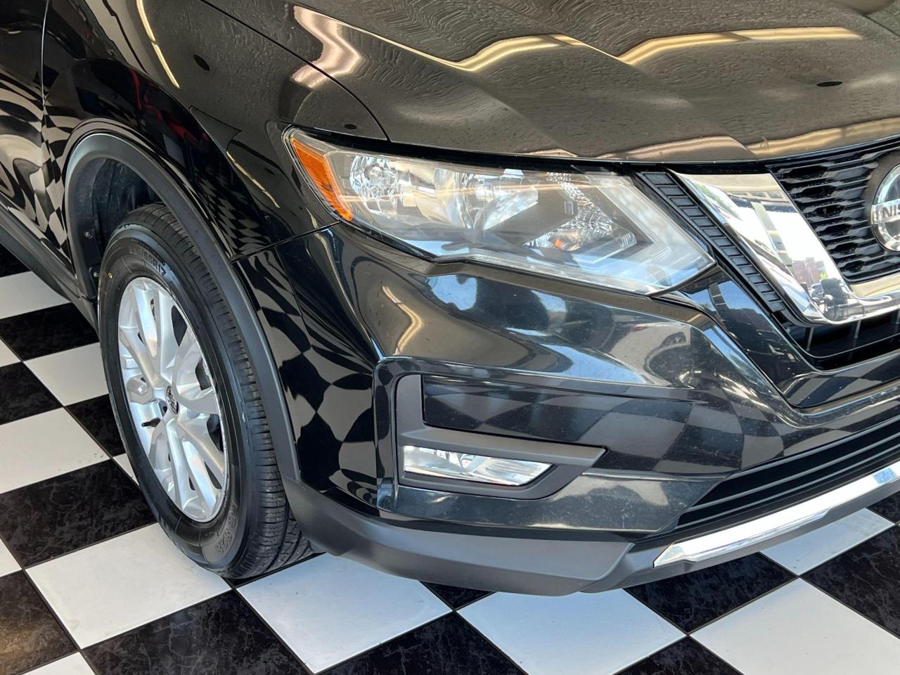 2018 Nissan Rogue SV AWD+New Tires & Brakes+Camera+CLEAN CARFAX Photo117