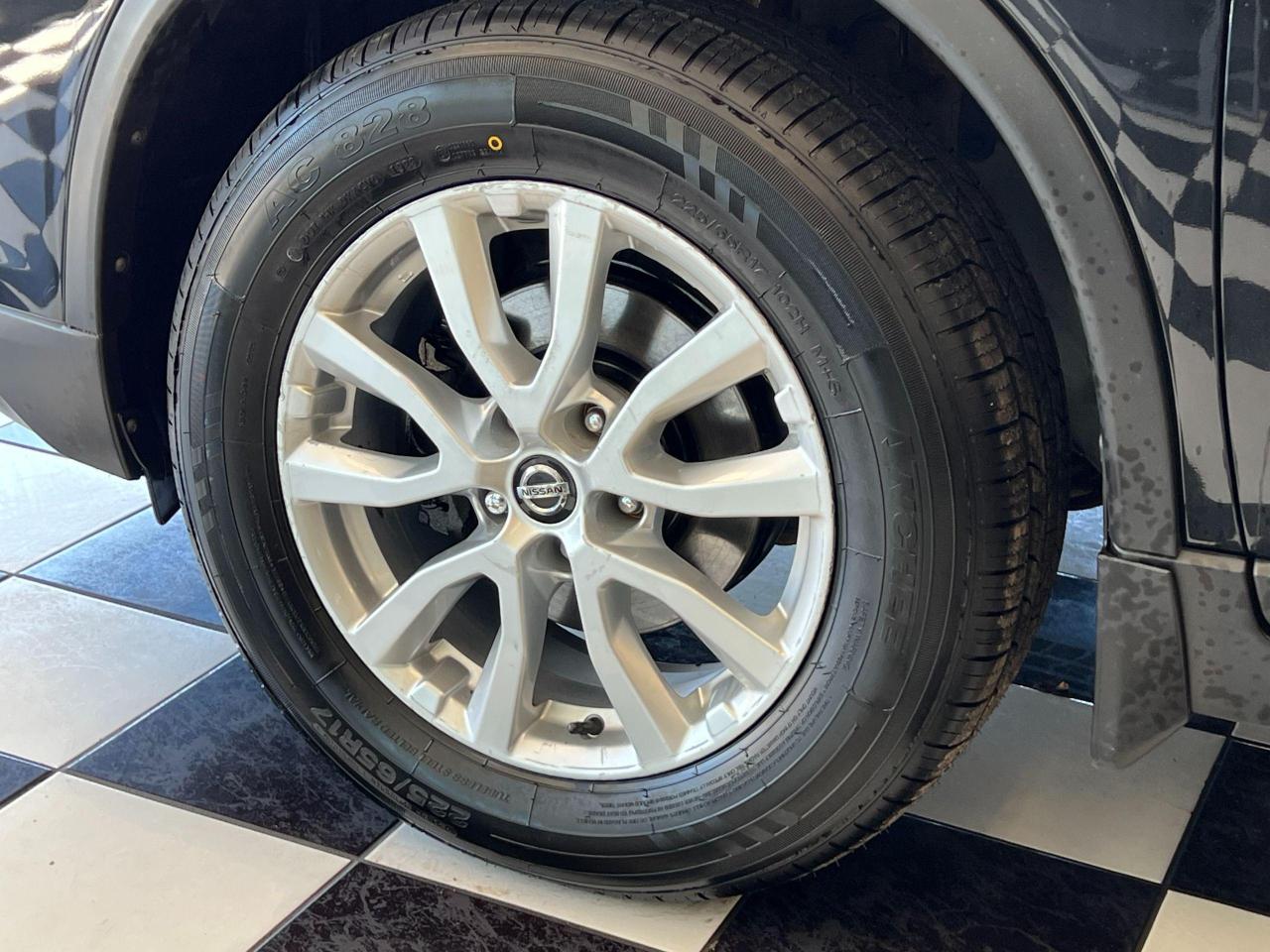 2018 Nissan Rogue SV AWD+New Tires & Brakes+Camera+CLEAN CARFAX Photo134