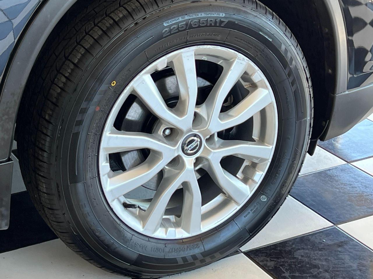 2018 Nissan Rogue SV AWD+New Tires & Brakes+Camera+CLEAN CARFAX - Photo #62