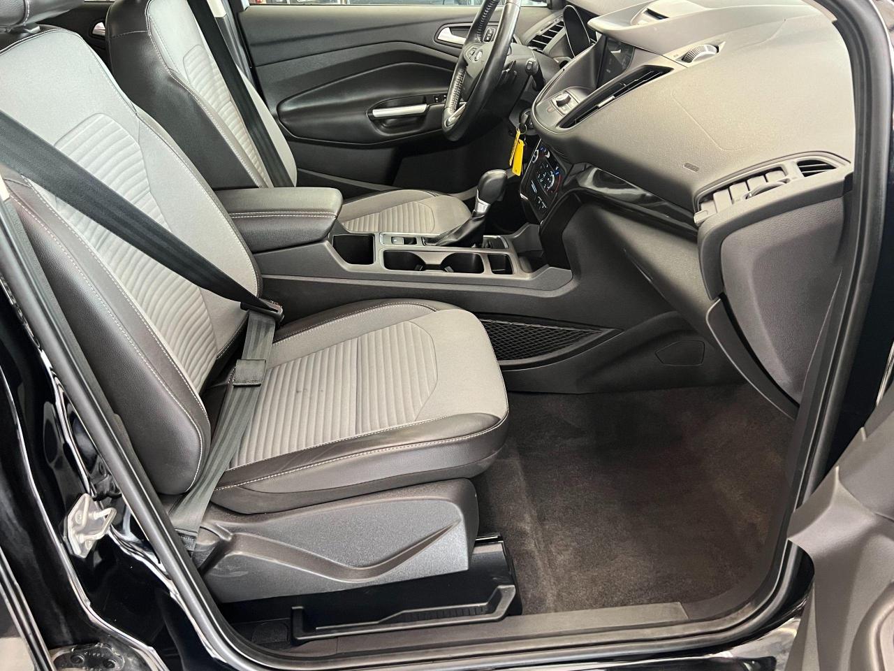 2017 Ford Escape SE 4WD W/Appearance PKG+New Brakes+CLEAN CARFAX Photo21