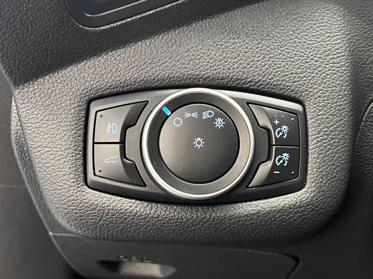 2017 Ford Escape SE 4WD W/Appearance PKG+New Brakes+CLEAN CARFAX - Photo #44
