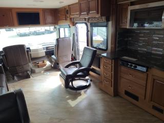 2016 Fleetwood Bounder 34T - Photo #11