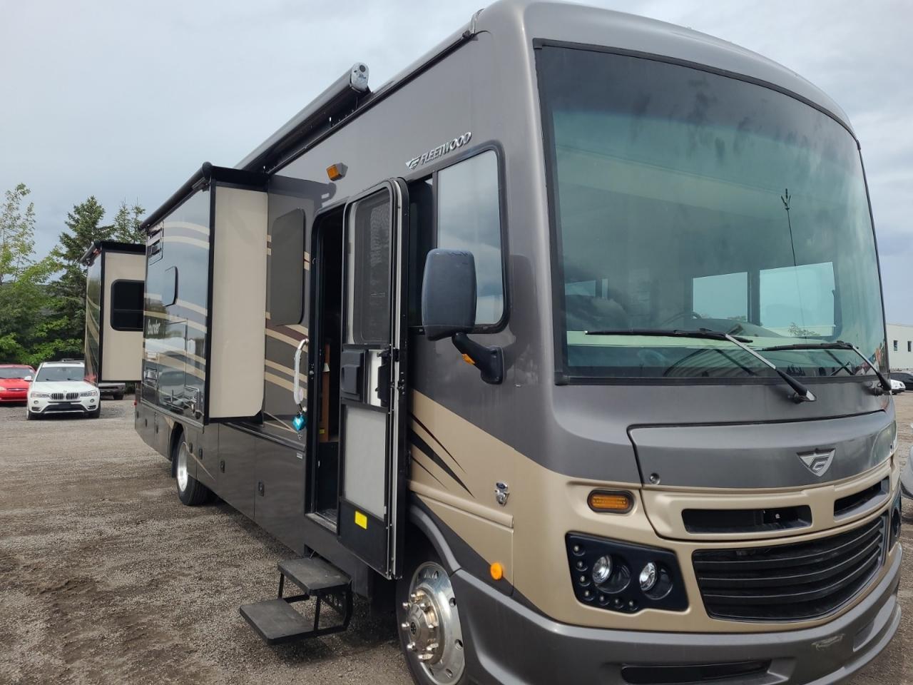 2016 Fleetwood Bounder 34T - Photo #2